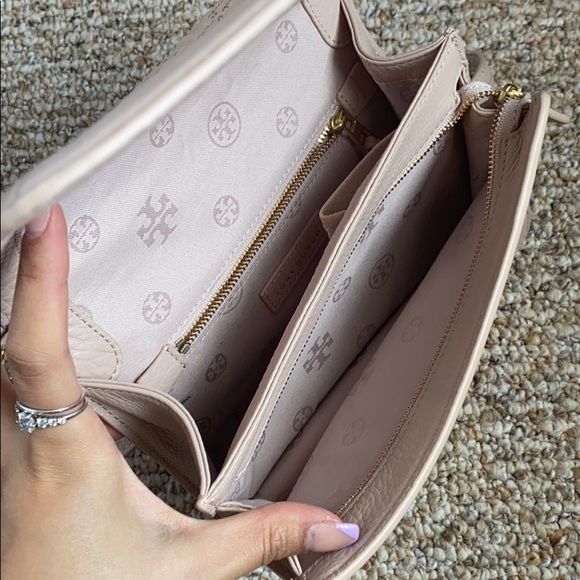 Tory Burch nude pink crossbody - Picture 4 of 5